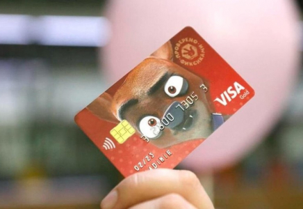 Қамқоршылар балаларға арналған банк карталарын енді онлайн режимде аша алады