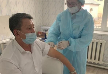 ТҮРКІСТАН: 50-ге жуық медицина қызметкері ревакцинация алды