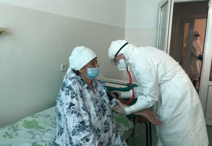 В Шымкенте от пневмонии вылечилась 90-летняя бабушка