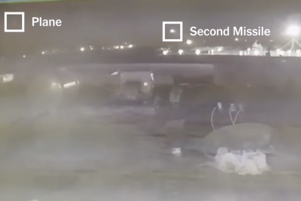 Апатқа ұшыраған украиналық лайнерге екі соққы жасалған - Видео 