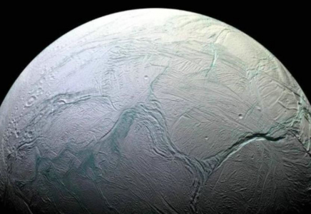 Сатурн серіктерінің бірінен күрделі органика табылды