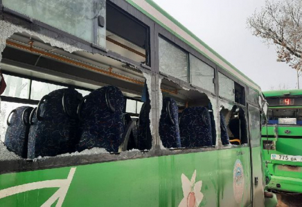 Алматыда екі автобус соғылып, 20 адам зардап шекті