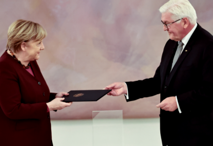 Меркель ресми түрде Германия канцлері қызметінен кетті