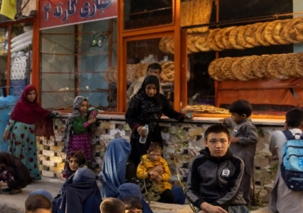 Ауғанстандық отбасылар аш қалмас үшін нәрестелерін сатуға мәжбүр