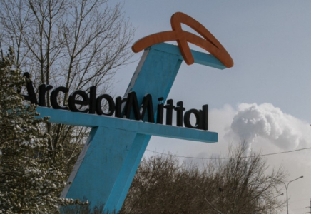 Теміртауда зауыт жанындағы ArcelorMittal жазуы алып тасталды