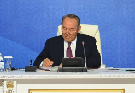 Назарбаев Түркістанды дамыту жөніндегі Жарлыққа қол қойды (фото)