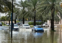 «4 сағат такси күттік»: Дубайда жұмыс істейтін қазақ жігіті нөсер жауын кезінде суға батқан көліктерді көрсетті