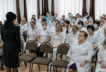  Салтанат Турсынбекова провела встречу с коллективом поликлиники №4 в Костанае