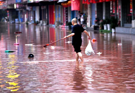 Қытайда нөсер жауыннан 7 мыңнан астам адам шұғыл эвакуацияланды