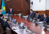 Бектенов үкіметте тым ұзақ баяндама үшін ескерту жасады Бектенов үкіметте тым ұзақ баяндама үшін ескерту жасады