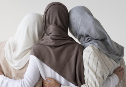 Мектепті діни ағымдардың ортасына айналдырмауымыз керек: Қошанов хиджаб туралы