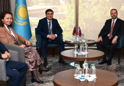 ​Вице-министр К.Ойшыбаев Түркияның ірі медиахолдингі «TRT» басшысымен кездесті