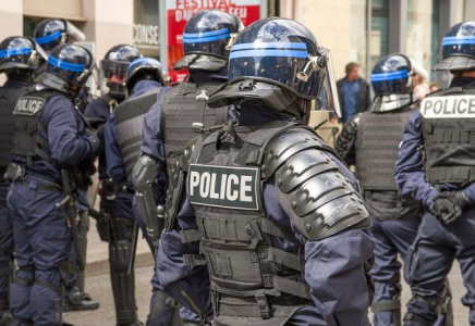 Париж көшелеріндегі ереуіл полициямен қақтығысқа ұласты
