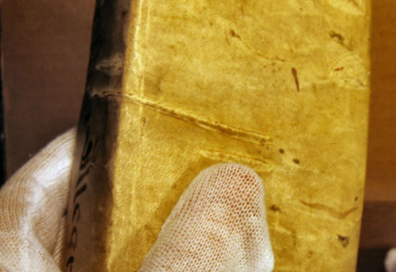 Нұр-Сұлтандағы кітап көрмесінде адам терісінен қапталған кітап көрсетіледі