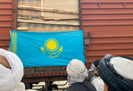 Казахстан передал Афганистану 27 вагонов гуманитарной помощи