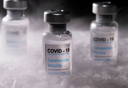 Президент көмекшісіне коронавирусқа қарсы QAZCOVID-IN вакцинасы егілді
