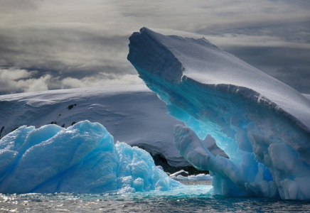 ​Антарктиданың мұзы жылдам еріп жатыр