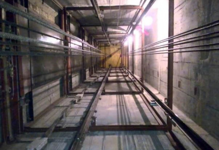 Түркістанда лифт шахтасына құлаған зейнеткер көз жұмды