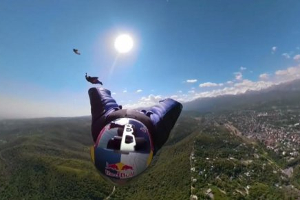 Экстремалдар Көк-Төбеде 4 000 метр биіктіктен секірді  (видео)