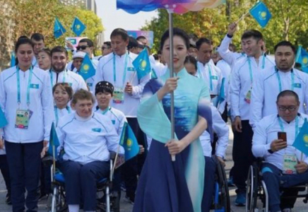 Ханчжоудағы пара атлетикалық ауылда Қазақстанның мемлекеттік Туы салтанатты түрде көтерілді