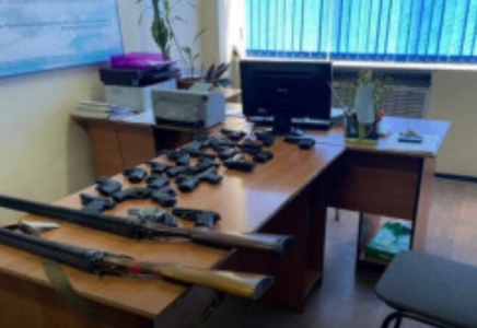 Алматылықтар полицияға тіркелмеген 34 бірлік қаруды тапсырды