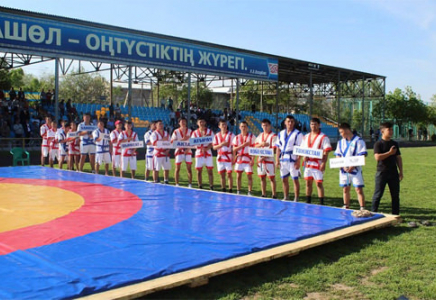  Мақтаралда өткен халықаралық турнирде шығыс қазақстандық Талғат Амренов түйе палуан  атанды