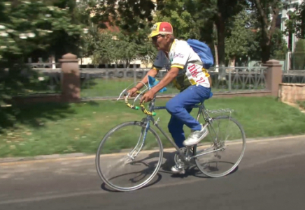 79 жастағы шымкенттік қария көрші елдерді велосипедпен аралап жүр