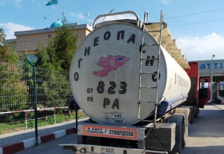 55 тонна бензинді Қырғызстанға заңсыз өткізбек болған жүргізушілер ұсталды  