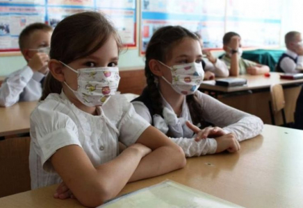 Сабақ кезінде оқушылар бетперде тағып отырады – Алматы білім басқармасы