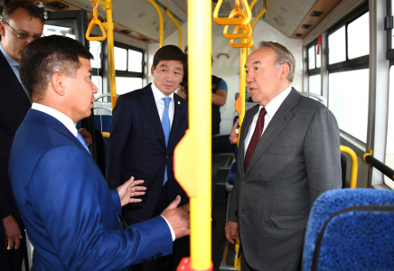 Назарбаев Алматыдағы электрлі автобустар құрастыру жұмысымен танысты