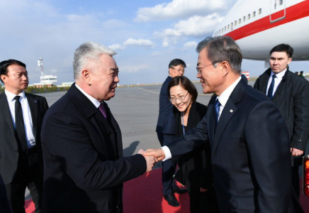 Оңтүстік Корея президенті Нұр-Сұлтанға ұшып келді