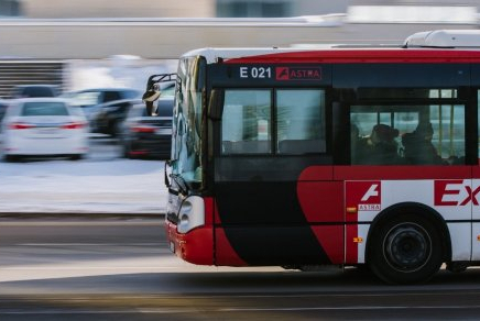 Разрешить водить автобусы с 18 лет предложили в Казахстане