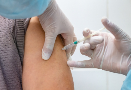 БАҚ өкілдері де вакцина салдыруға міндетті – Жанбарбек Бекшин  