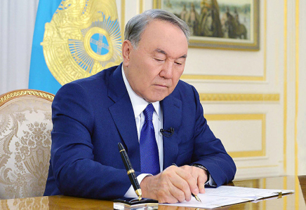 ​Назарбаев бірқатар заңға қол қойды
