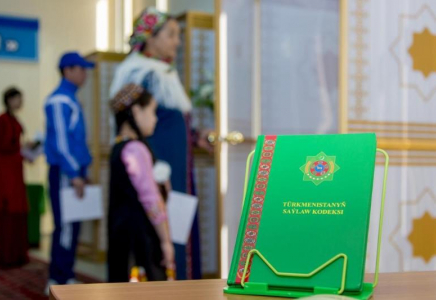 Түрікменстанда кезектен тыс президенттік сайлау басталды