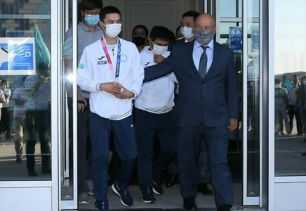 Токио Олимпиадасының жүлдегері Сәкен Бибосыновты түркістандық жанкүйерлері күтіп алды