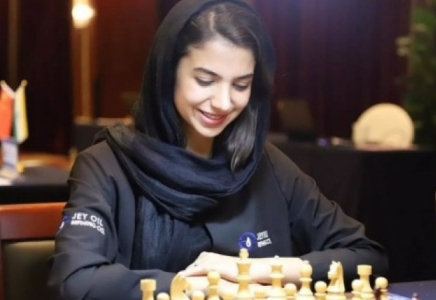 Ирандық шахматшы қыз хиджабын неге шешкенін түсіндірді