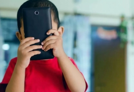 Цифрлық аутизм: Смартфонға жіпсіз байланудың салдары