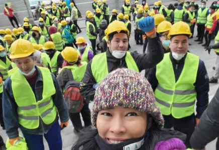 ​Алматы қаласы әкімдігінің ғимаратын тазалауға 150-ден астам  волонтер қатысты