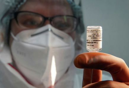 Коронавирусқа қарсы вакцина салдырған еріктілер вирус жұқтырды  
