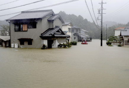 Жапонияда жойқын тайфун 98 адамның өмірін жалмады  