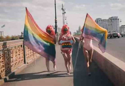 Елордада ЛГБТ белсенділері киімсіз көшеге шықты  