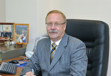 Малиновский Конституциялық кеңес мүшесі болып тағайындалды