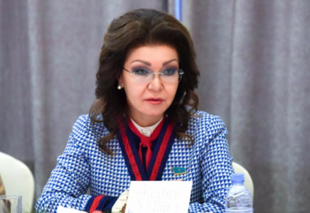 Дариға Назарбаева отставкаға кетуі керек - депутат