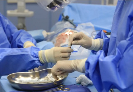 Алматы облысында өгей әкесі зорлаған 3 жасар егіз қыздардың біріне операция жасалды
