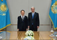 Мемлекет басшысы Woosong білім беру қоры қамқоршылар кеңесінің төрағасы Ким Сонг Кёнгты қабылдады Мемлекет басшысы Woosong білім беру қоры қамқоршылар кеңесінің төрағасы Ким Сонг Кёнгты қабылдады