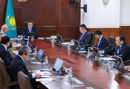 Бектенов үкіметте тым ұзақ баяндама үшін ескерту жасады Бектенов үкіметте тым ұзақ баяндама үшін ескерту жасады