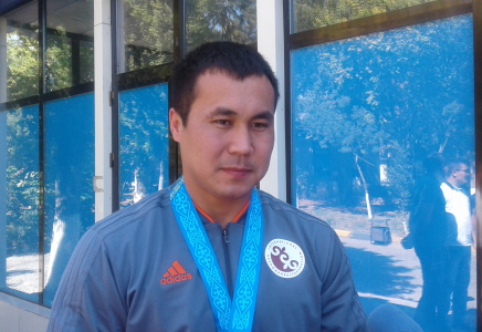 Әділжан қазақ күресінен Азия чемпионы атанды