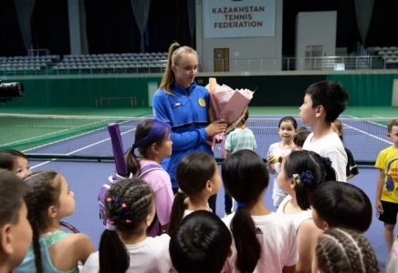 Елена Рыбакина қазақстандық жас теннисшілерге 2,5 млн теңгеден қаржы бөлді