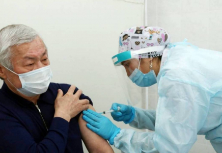 67 жастағы Сапарбаевқа вакцина салуға неге рұқсат берілгені белгілі болды